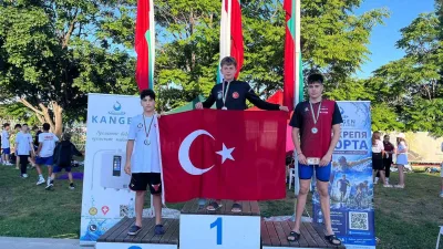 Uluslararası organizasyonlarda madalyaları toplayan Yıldırım Belediyesporlu genç yüzücüler, Türkiye’nin ve
