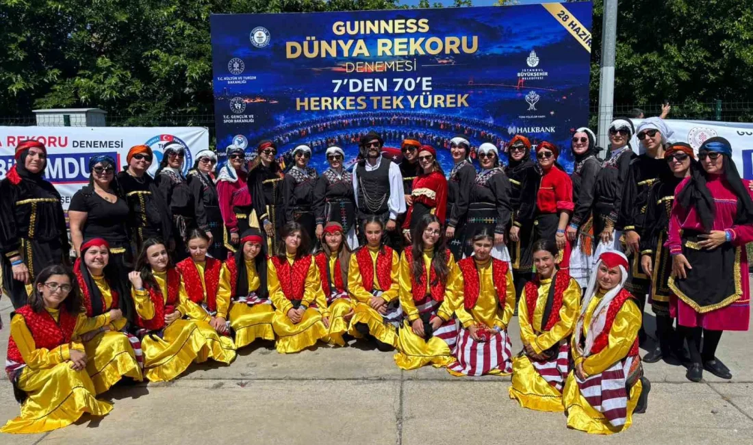 Başiskele Belediyesine bağlı halk oyunları ekibi, İstanbul’da 7 bin 774