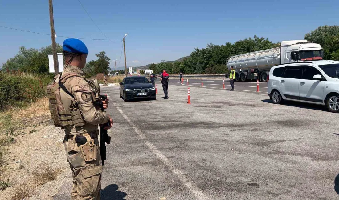 Bilecik’te gerçekleştirilen denetimlerde 9 yoklama kaçağıyla hacizli araç yakalandı. Edinilen