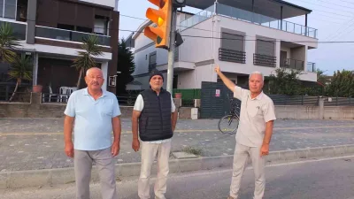 Burhaniye ilçesinde, Ören Mahallesindeki Altınyol kavşağındaki yetersiz yaya çizgileri tepki