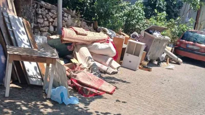 Bilecik merkez Cumhuriyet Mahallesi Muhtarı Cem Çevik, mahalle sakinlerinin çöp