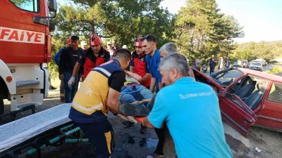 Balıkesir’in Dursunbey ilçesinde meydana gelen trafik kazasında 3 kişi yaralandı.
