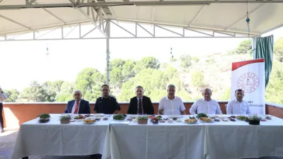Balıkesir’in Edremit Kaymakamı Ahmet Odabaş, Tahtakuşlar Mahallesi’nde düzenlenen İlçe Hayat
