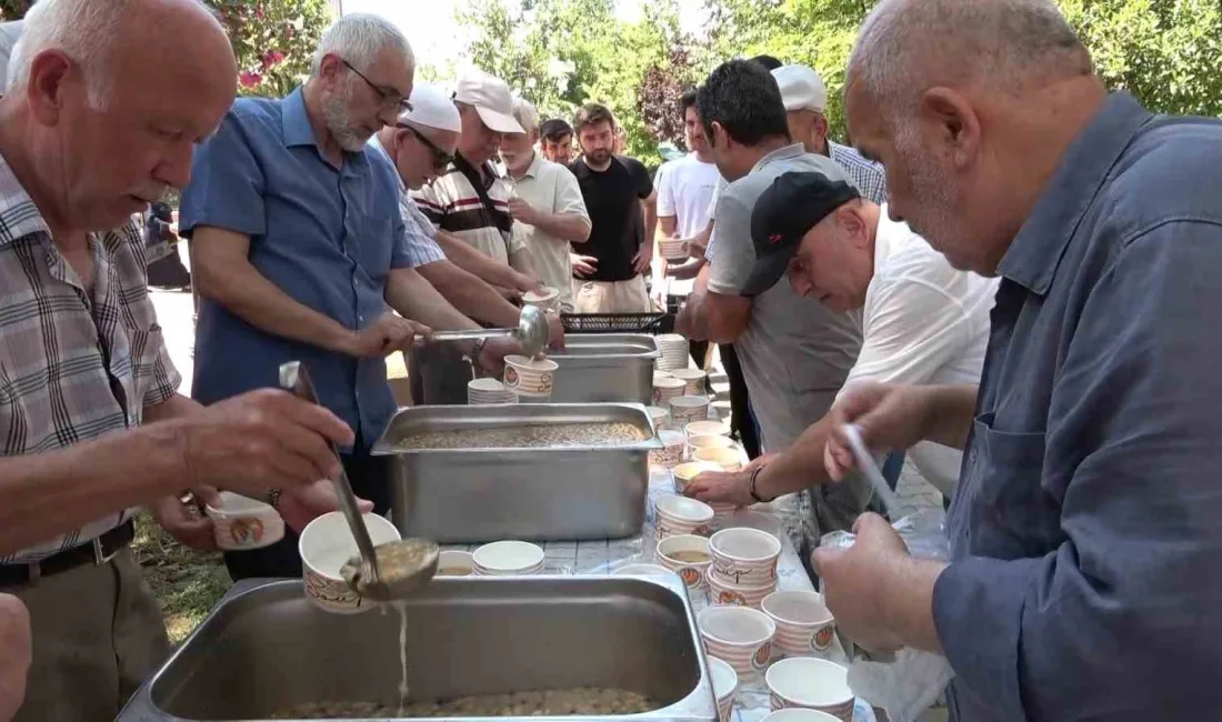 Bursa’da aşure ikramları devam ediyor. Kiremitçi Sinanbey Camii Tamir ve
