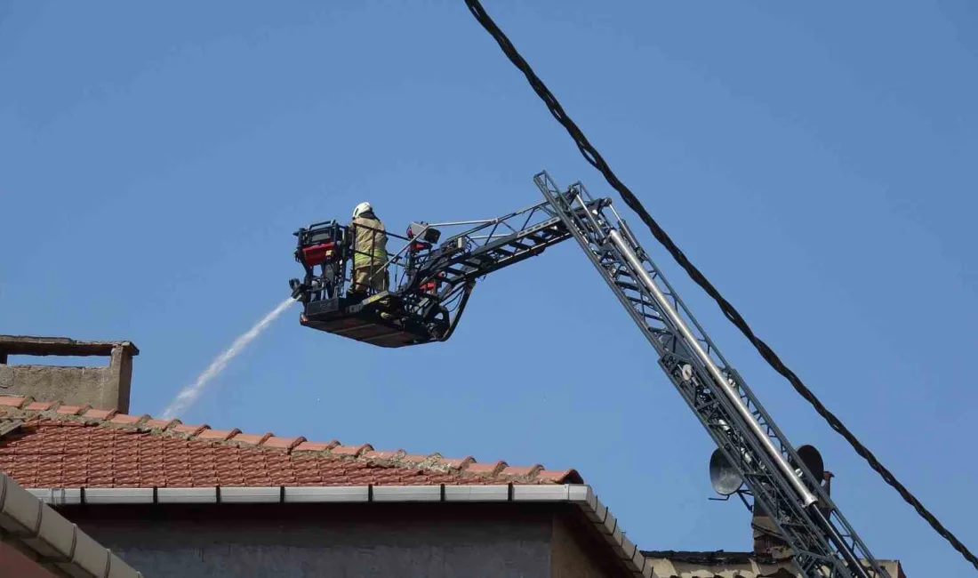 İstanbul’un Pendik ilçesinde bir binanın çatı katında iddiaya göre tadilat
