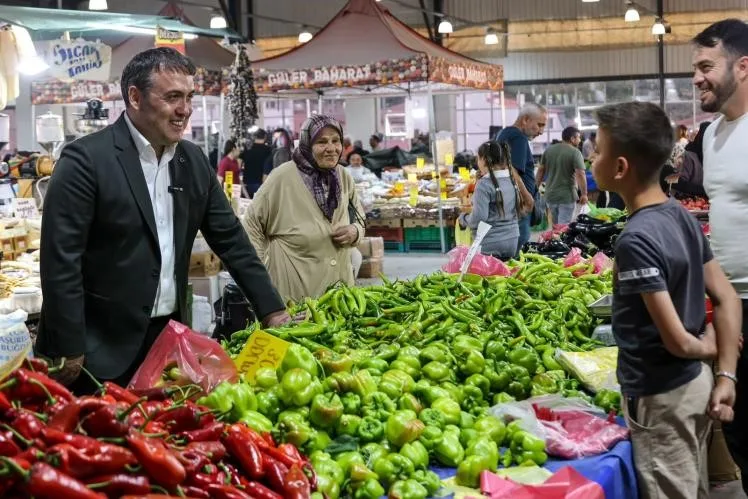 Bilecik Valisi Faik Oktay Sözer, Söğüt Perşembe Pazarı’nı ziyaret ederek