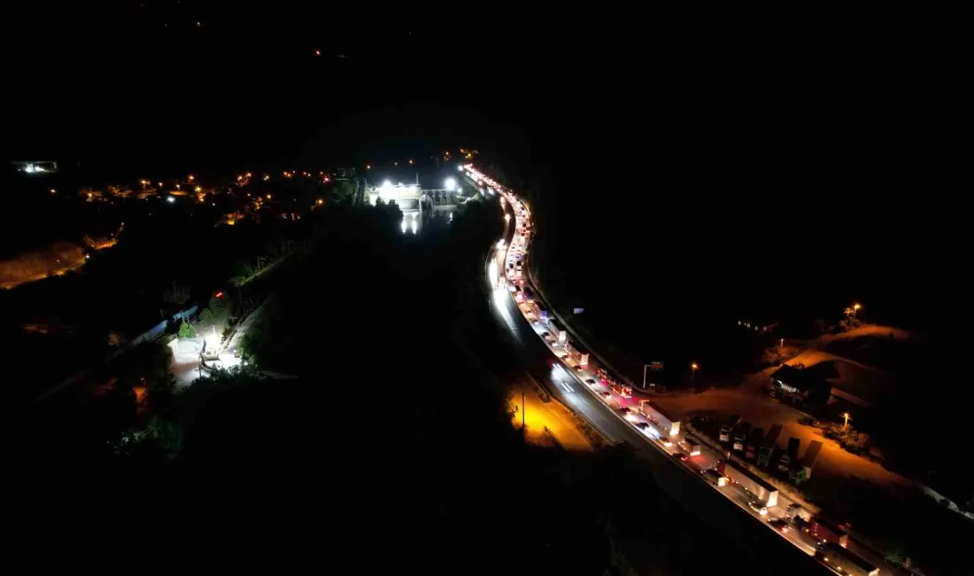 Sakarya’da Adapazarı-Pamukova D-650 karayolu Pamukova yönünde süren yol çalışması ve