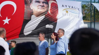 Ayvalık Belediyesi ile Atatürkçü Düşünce Derneği iş birliğinde düzenlenen 30