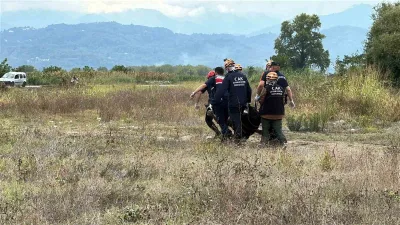 Sakarya’nın Arifiye ilçesinde Sakarya Nehri’nde suda sürüklenen bir erkek cesedi