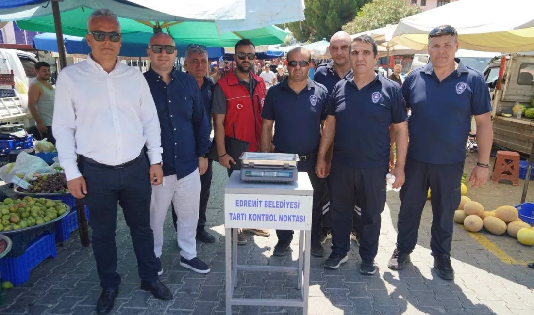 Edremit Belediyesi Pazaryerleri Kurulum ve Denetim Komisyonu ile zabıta ekipleri,