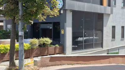 Ataşehir’de ecza deposu olarak faaliyet gösteren bir iş yerine silahla