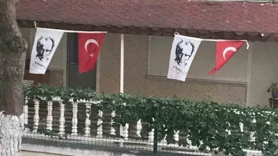 Balıkesir’in Ayvalık ilçesine bağlı Sarımsaklı’da bulunan Çamlı Sokak, 30 Ağustos