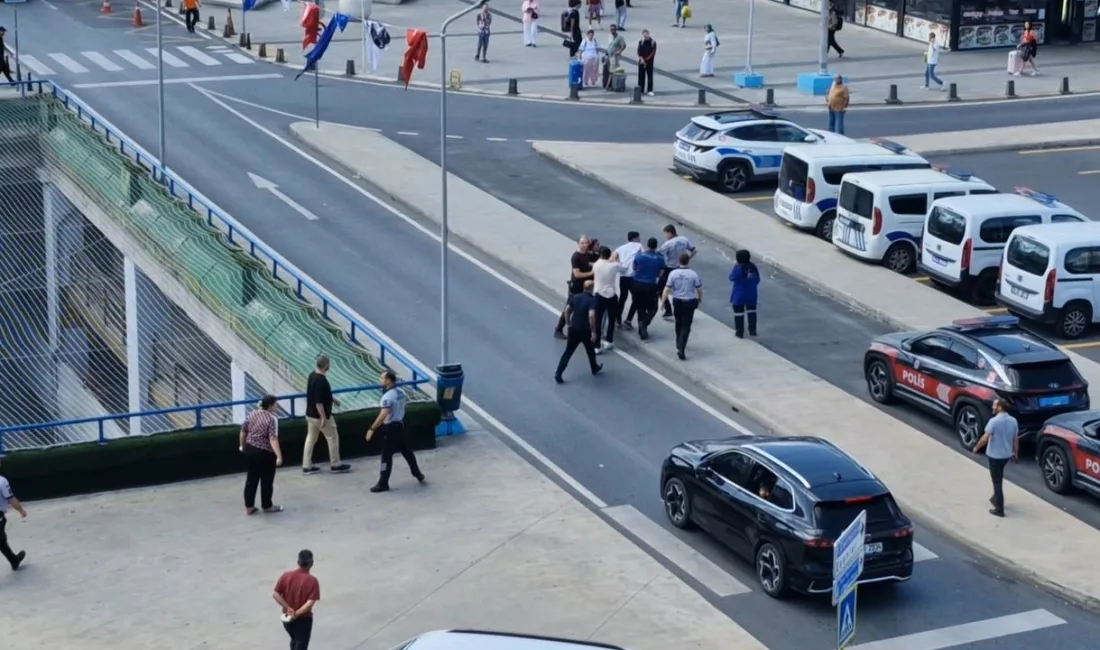Bayrampaşa Büyük İstanbul Otogarında taksiciler arasında müşteri kavgası çıktı. Şahıslar