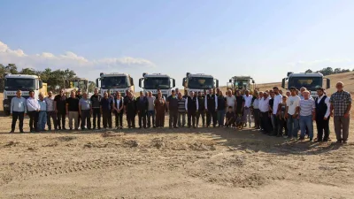 Bilecik’in Osmaneli ilçesinde 8 kilometrelik grup köy yolunda sıcak asfalt