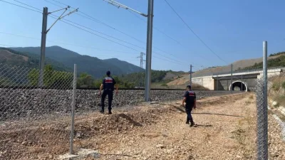 Bilecik’in Osmaneli ilçesinde jandarma ekipleri tarafından Yüksek Hızlı Tren (YHT)