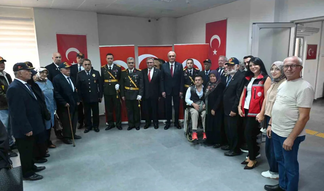 Bilecik’in Bozüyük ilçesinde 30 Ağustos Zafer Bayramı düzenlenen törenlerle kutlandı.
