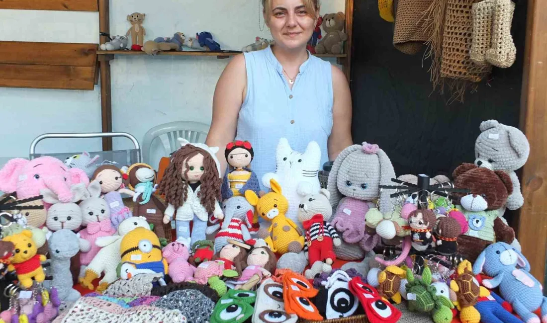 Burhaniye ilçesinde, Dilek Tuna’nın hazırladığı örgü bebekler ilgi gördü. Ören
