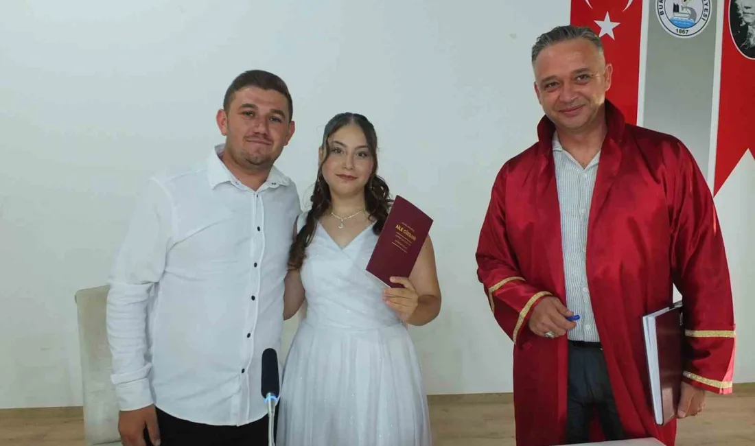 Balıkesir’in Burhaniye ilçesinde düğün sezonu devam ederken, aylık nikah sayısı