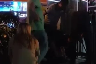 Bursa’nın Osmangazi ilçesinde Şehreküstü İstasyonu’nun asansöründe mahsur kalan 2 genç,