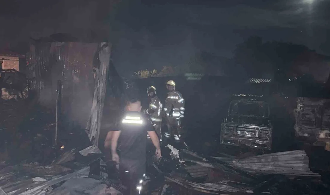 Bursa’nın Harmancık ilçesinde samanlıkta başlayan yangın, yan tarafında bulunan eve
