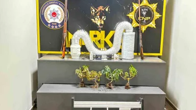 Çanakkale’de emniyet ekiplerince gerçekleştirilen çalışmalarda çeşitli suçlardan aranan 5 şüpheli