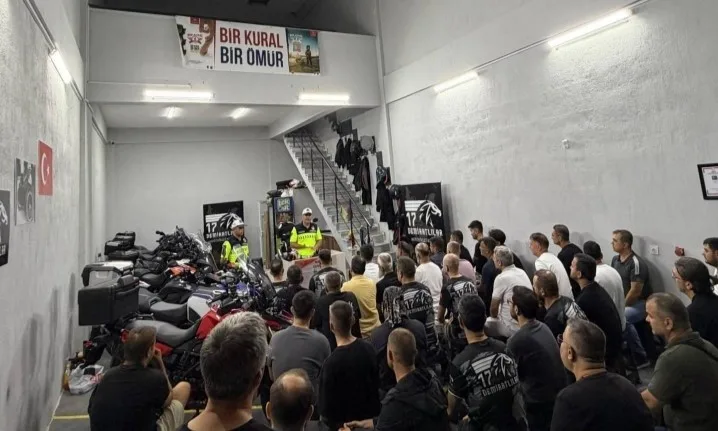Çanakkale’de jandarma ekiplerince motosikletlilere bilgilendirme ve denetim faaliyetleri gerçekleştirildi. Çanakkale