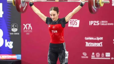 Akdeniz Oyunları’nda mücadele eden milli sporcu Cansel Özkan, 53 kg