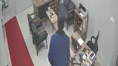 Bursa’da bir beyaz eşya tamirhanesine giren şahıs, masanın üzerinde bulunan
