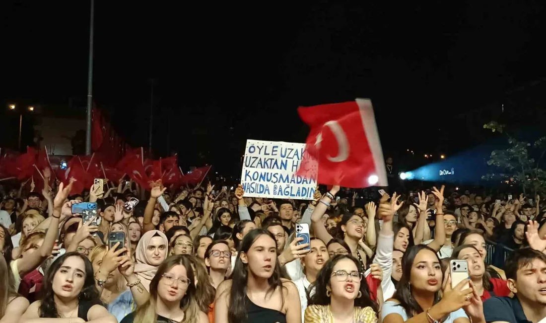Edirne’de 30 Ağustos Zafer Bayramı kutlamaları programında sahne alan sanatçı