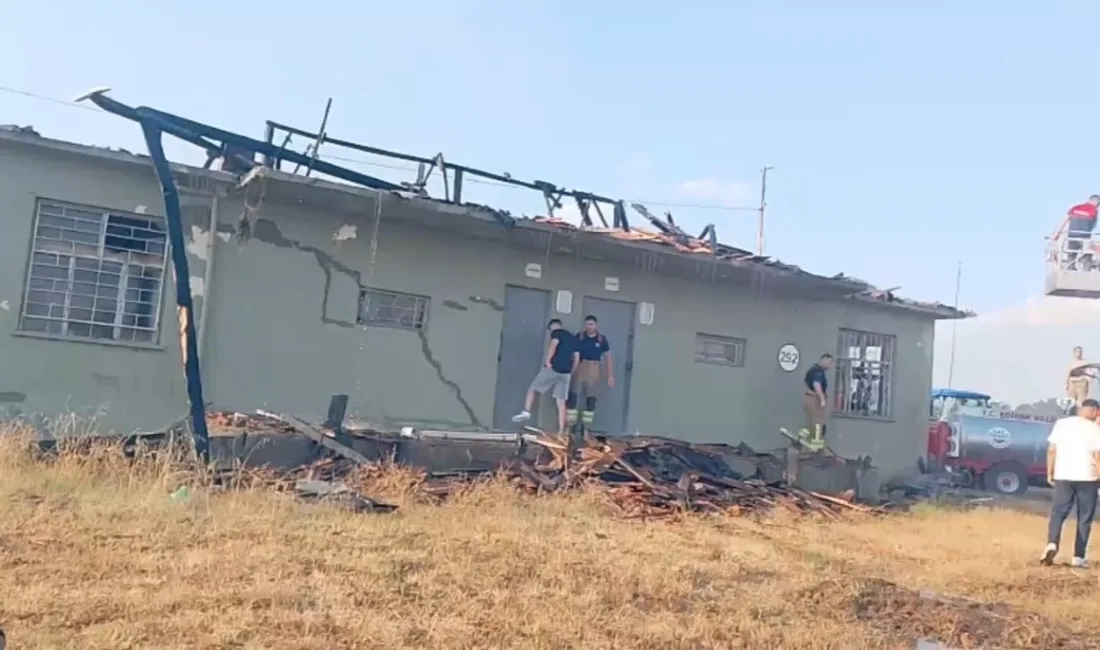 Edirne’nin Meriç ilçesi yakınlarında çıkan anız yangını ormanlık alana yayıldı.