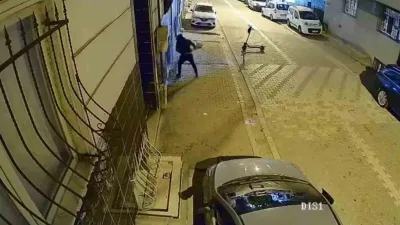 Esenyurt’ta eski sevgili mahallelinin korkulu rüyası oldu. Gece saatlerinde scooter