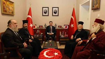 Fener Rum Patriği Bartholomeos, İskenderiye Patriği Theodore, Arnavutluk Başpiskoposu Loannis,