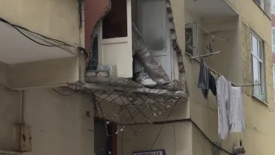 İstanbul Güngören’de gece saatlerinde 5 katlı bir binanın balkonu çökmüştü.