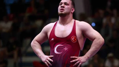 Akdeniz Oyunları’nda serbest stil 125 kiloda mindere çıkan milli güreşçi