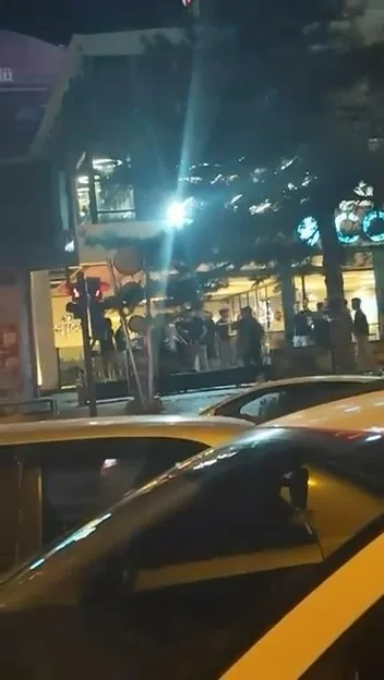 Bursa’da bir kafe önünde iki grup arasında henüz bilinmeyen bir