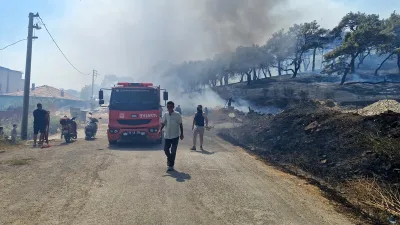 Balıkesir’in Edremit ilçesine bağlı Kadıköy’de Kazdağları’nın eteklerinde çıkan yangın, yerleşim
