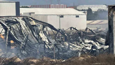 Kocaeli’nin Gebze ilçesinde çeşitli kimyevi ürünlerin üretildiği fabrikada çıkan yangında