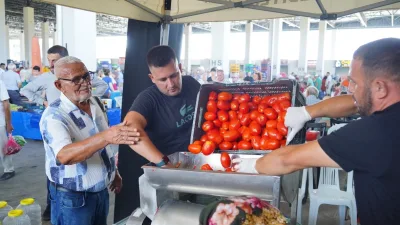Balıkesir’in Ayvalık ilçesinde bu günlerde mahalleleri tatlı bir telaş sardı.
