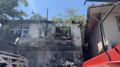 İstanbul’un Pendik ilçesinde metruk bir evde çıkan yangın, bitişiğindeki binaya