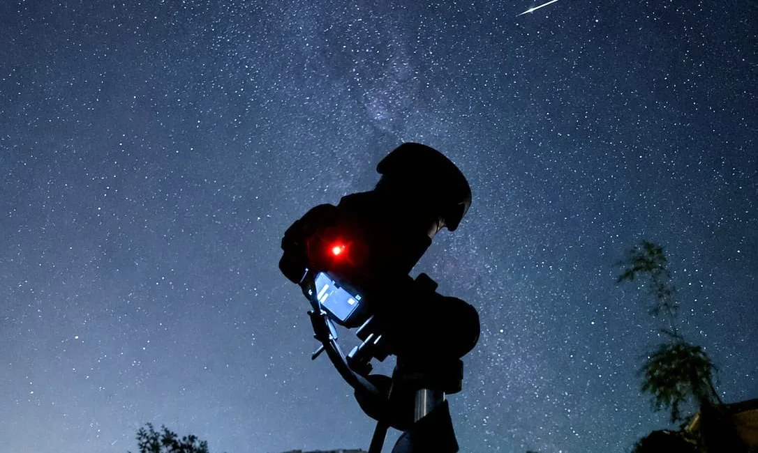 Her yıl ağustos ayında gökyüzünde görsel şölen oluşturan Perseid meteor