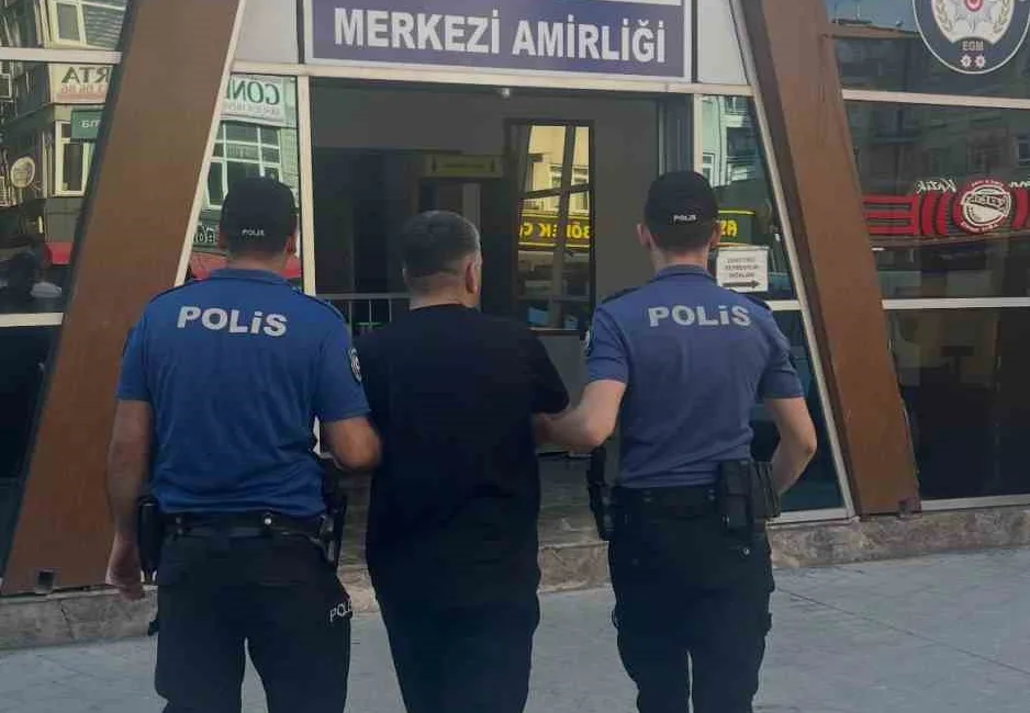 Kocaeli’nin İzmit ilçesinde polisi görünce kaçan şahsın 4 yıl 2