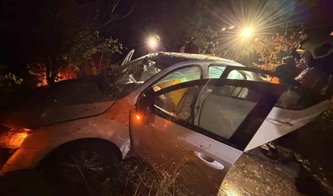 İzmir-Çanakkale Karayolu üzerinde kontrolden çıkarak refüje uçan otomobildeki 3 kişi