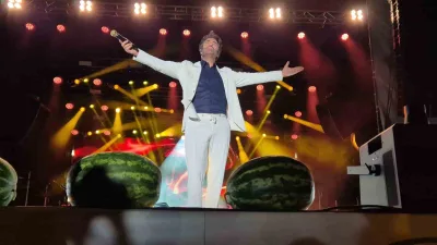 Tekirdağ’ın Marmaraereğlisi ilçesinde düzenlenen “Karpuz Festivali” kapsamında ünlü sanatçı Mahsun