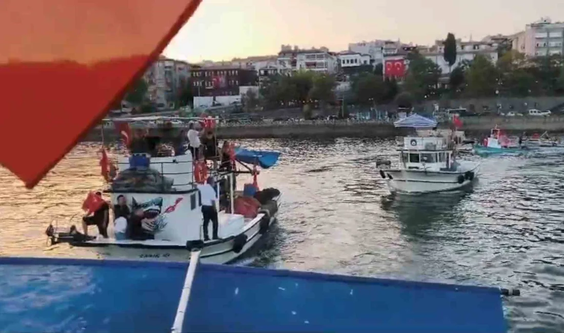 Tekirdağ’ın Süleymanpaşa ilçesinde balıkçılar, 30 Ağustos Zafer Bayramı’nın 104’üncü yıl