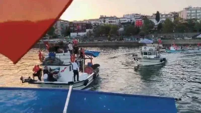 Tekirdağ’ın Süleymanpaşa ilçesinde balıkçılar, 30 Ağustos Zafer Bayramı’nın 104’üncü yıl