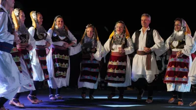 


Uluslararası Kültür ve Halk Oyunları Festivali kapsamında düzenlenen 24. Sarımsaklı