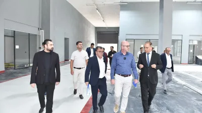 Altıeylül Belediyesi, ilçenin sosyal yaşamına, spor altyapısına ve belediye hizmet