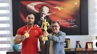 Altıeylül Belediyesi sporcusu ve milli sporcu Ömer Pullu, Türkiye Vücut
