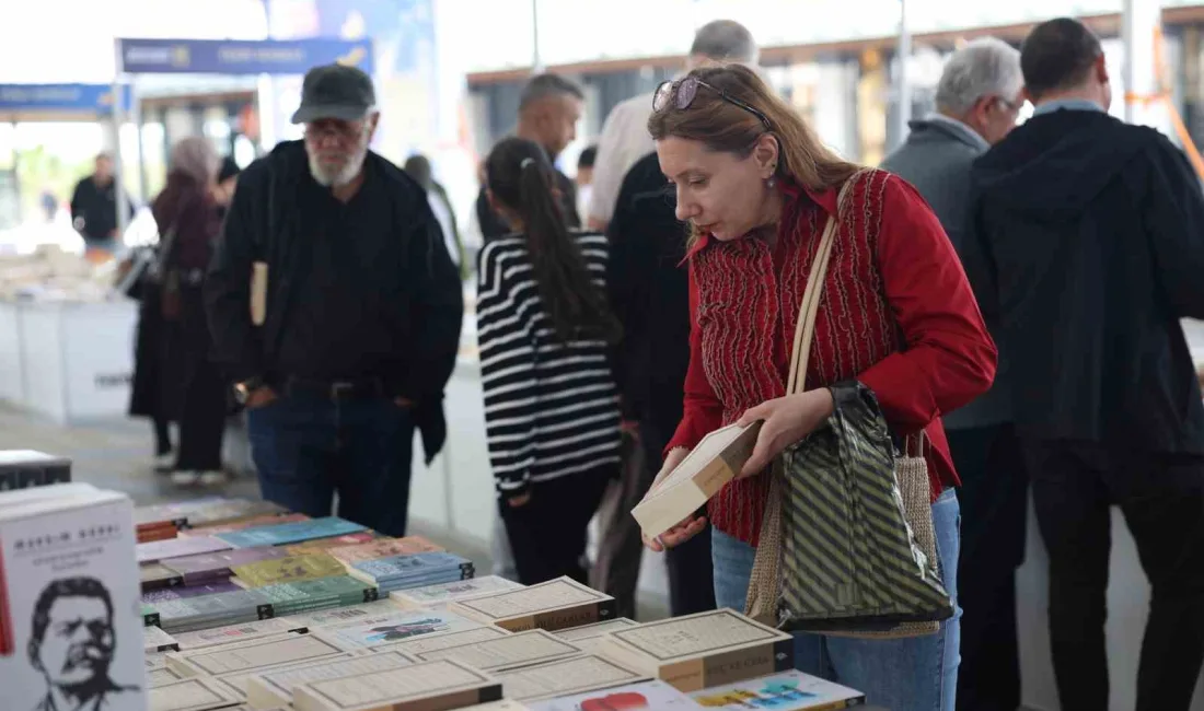 2. Osmangazi Kitap Günleri, kitapseverlerin yoğun ilgisiyle devam ediyor. Ünlü
