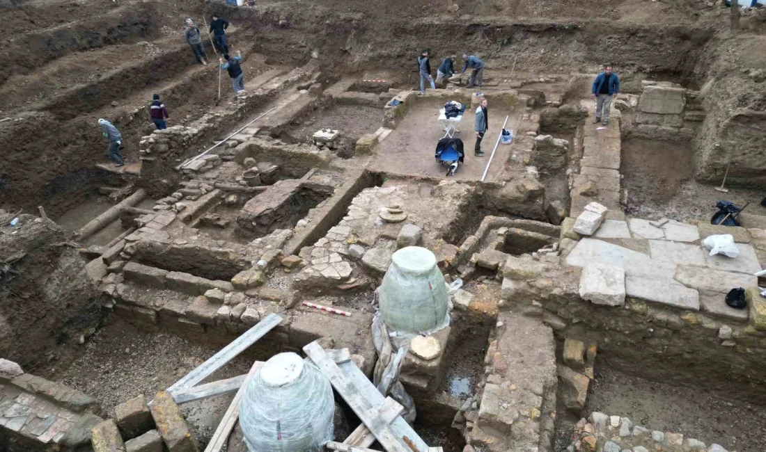 Balıkesir’in Burhaniye ilçesi Ören’deki Adramytteion Antik Kenti’nde sürdürülen kazılarda, yaklaşık